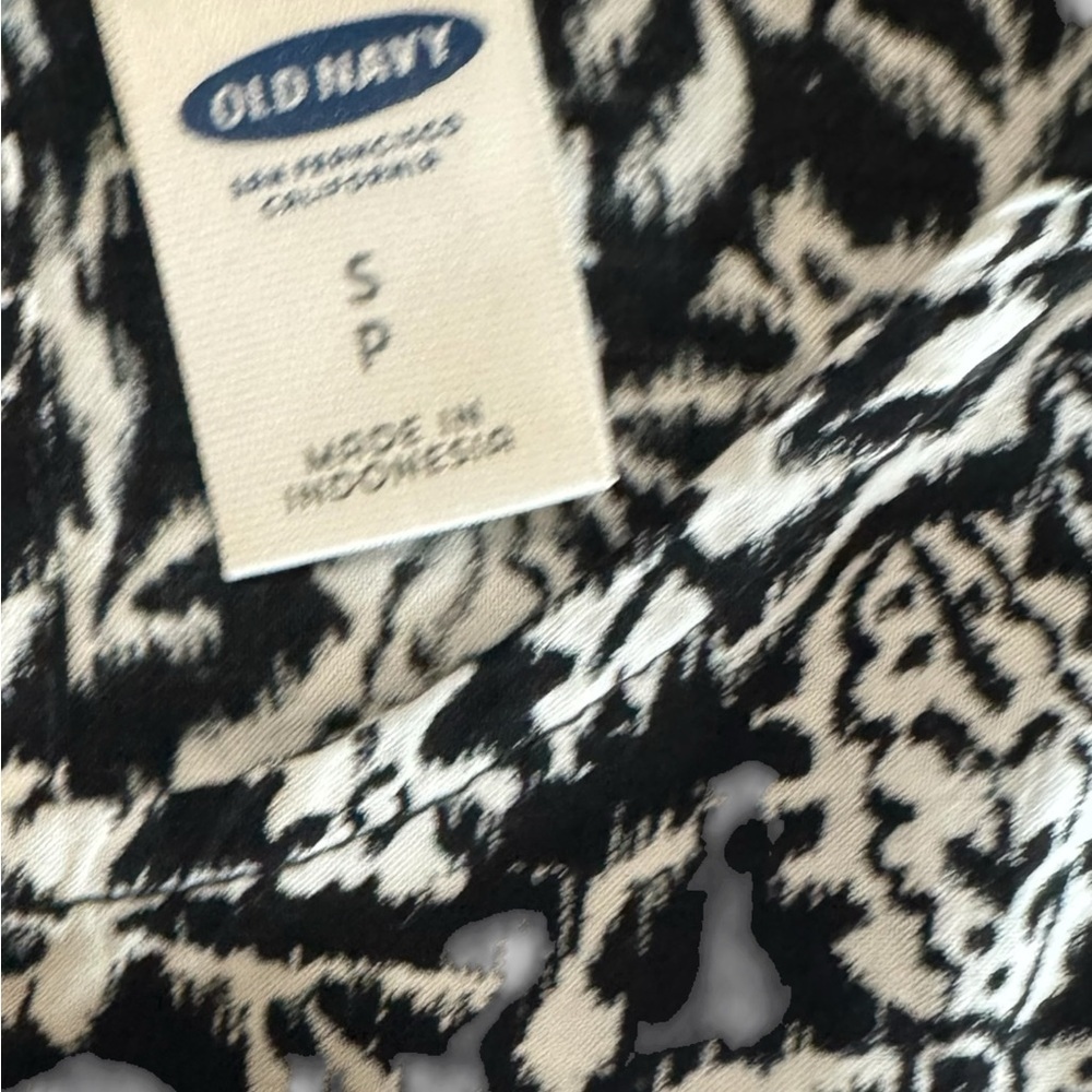 Old Navy Black Floral Halter Tank Top - Picture 4 of 4